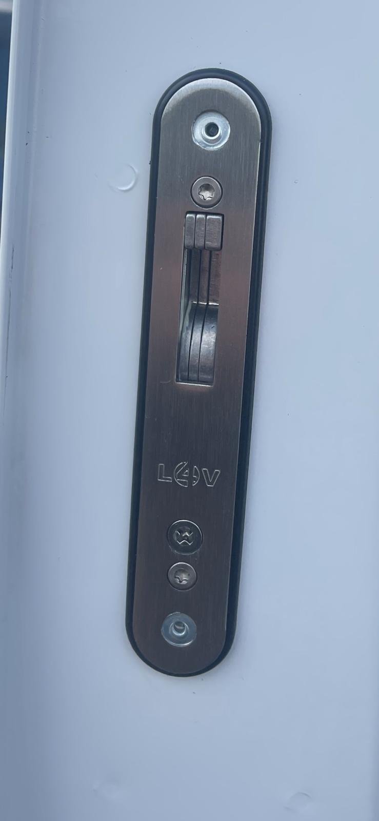 Hook deadlock mechanism, close up